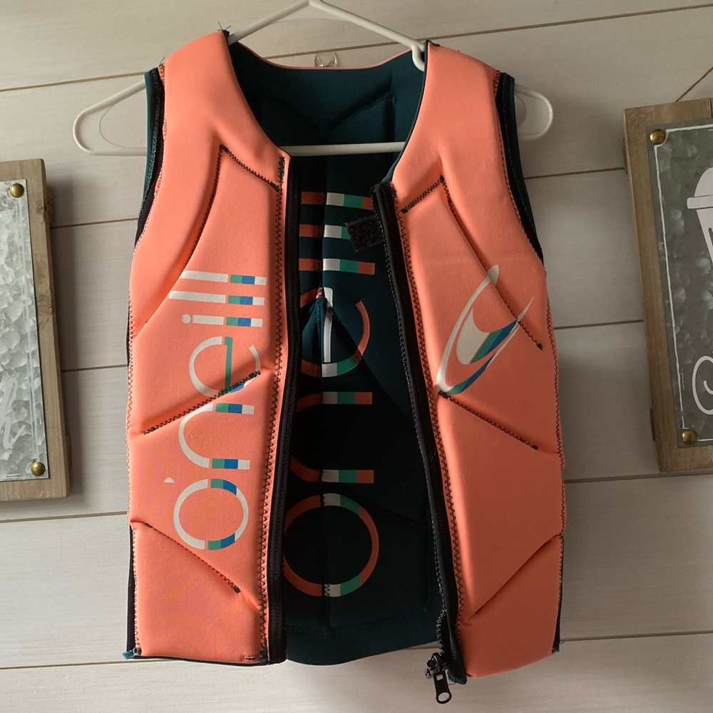 O’Neill reversible comp life vest